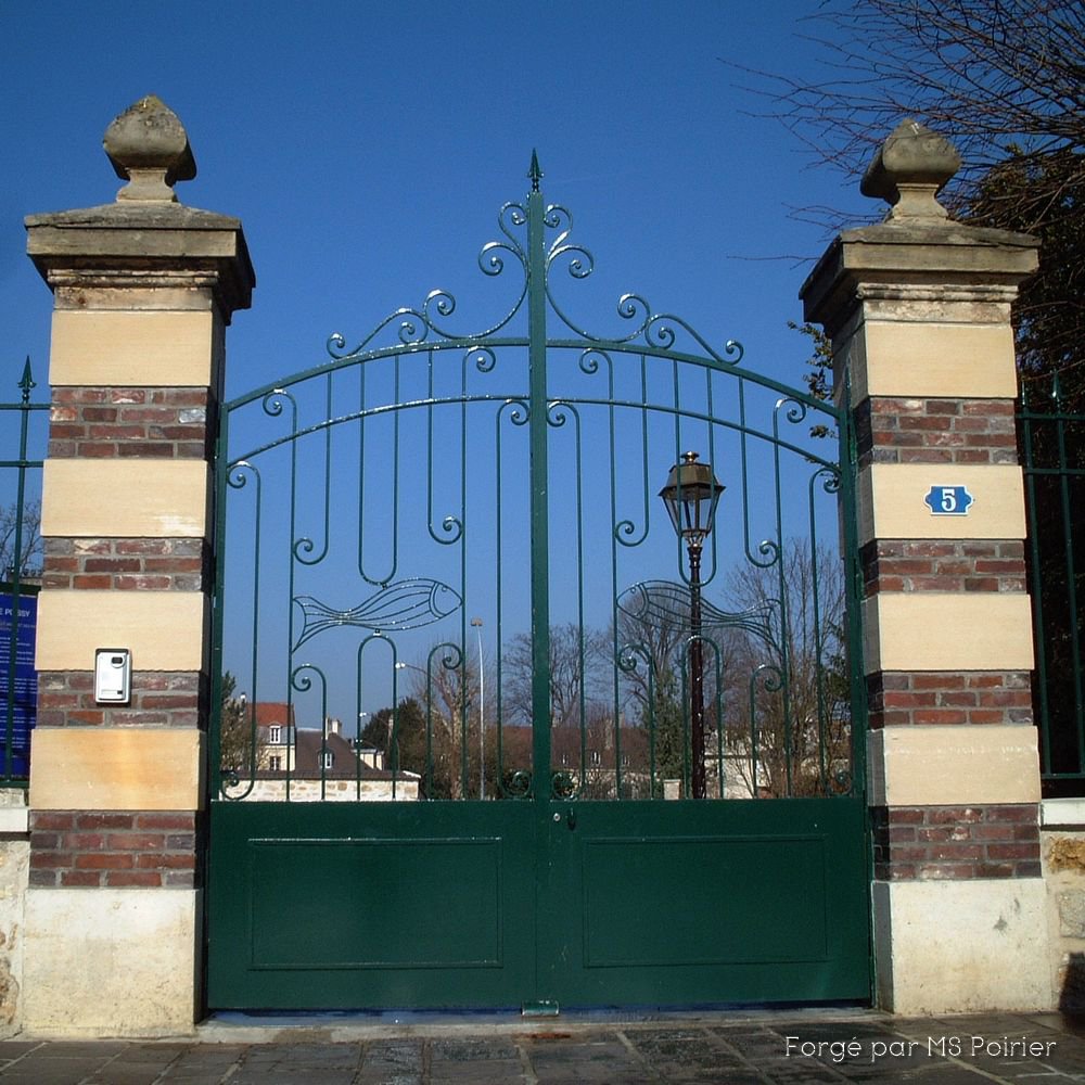 Portail en fer forgé rue de la paix