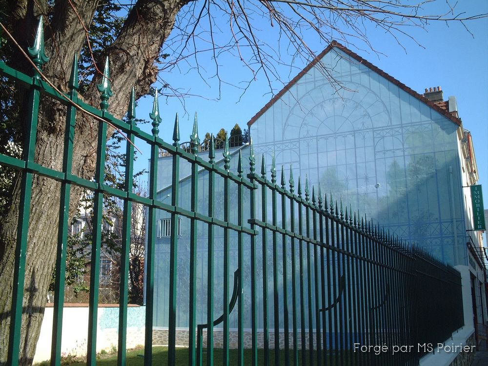Clôture en fer forgé de la rue de la paix à Poissy