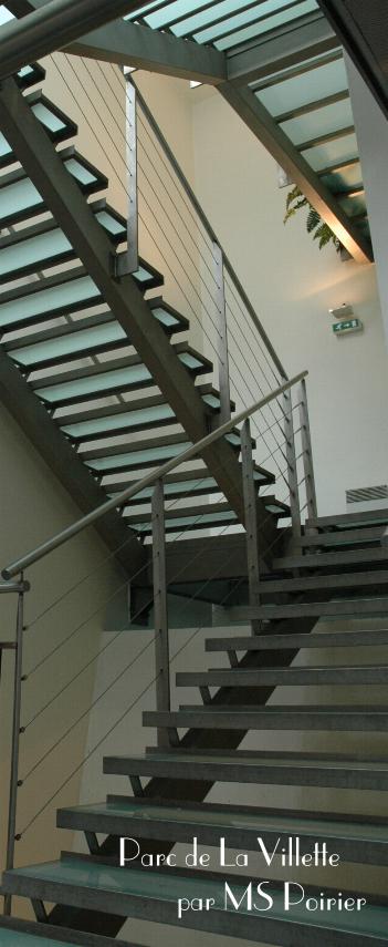 rampe en inox r&eacute;alis&eacute; par MS Poirier pour le parc de la villette