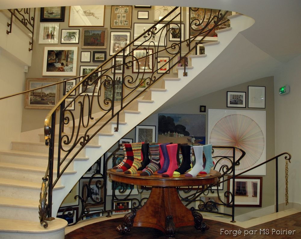 La rampe de l'escalier principale de la boutique Paul Smith rue Faubourg St Honoré