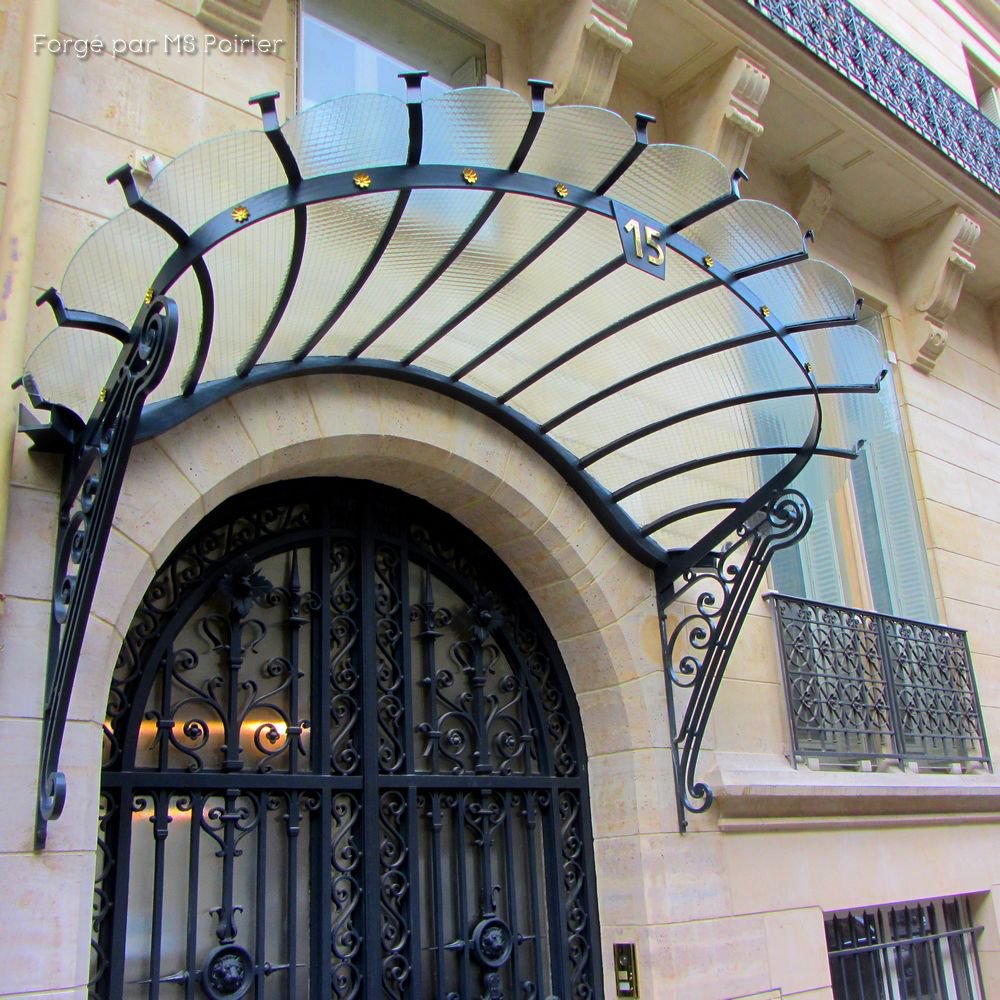 Auvent pour porte cintre ou plein cintre